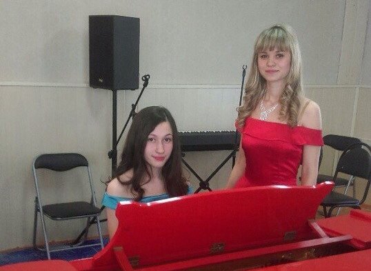 Динара Рахимова и Альбина Мингалиева на V межрегиональном  конкурсе 