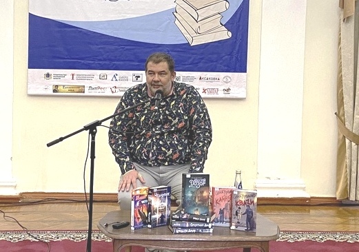 Писатель Сергей Лукьяненко встретился с ульяновцами во Дворце книги