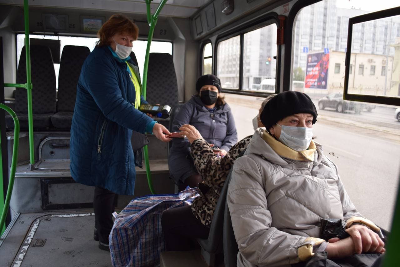 Все больше ульяновцев носят маски в общественном транспорте