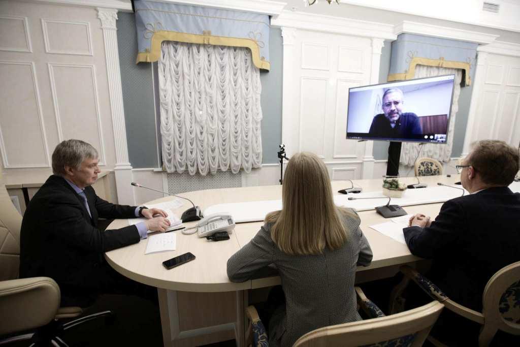 Русских провёл онлайн-переговоры с иностранными инвесторами