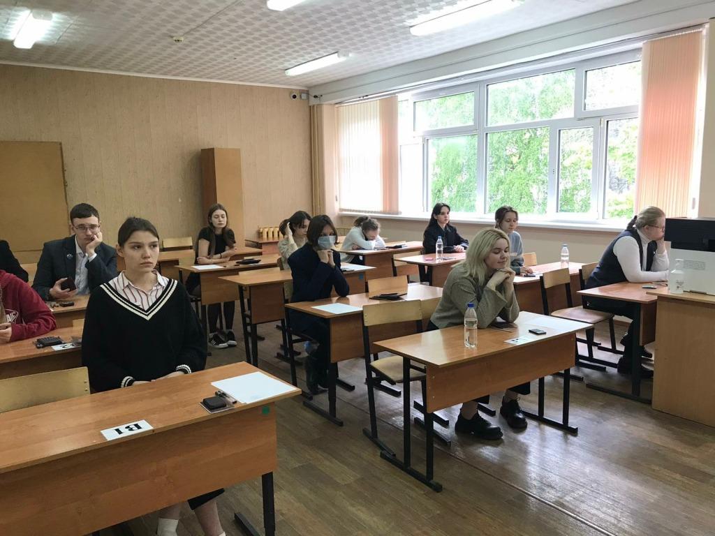 Ульяновские выпускники приступили к сдаче ЕГЭ
