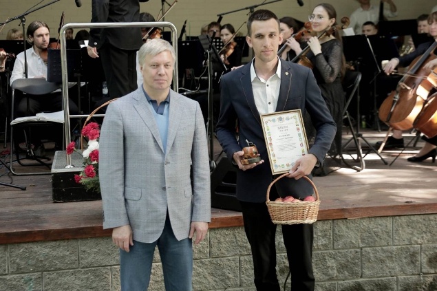 Русских поздравил победителей конкурса «Обломовское яблоко»