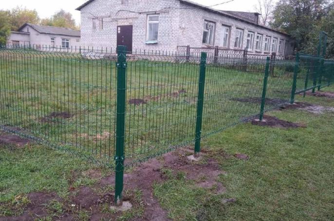 В Старомайнском районе отремонтировано ограждение вокруг школы