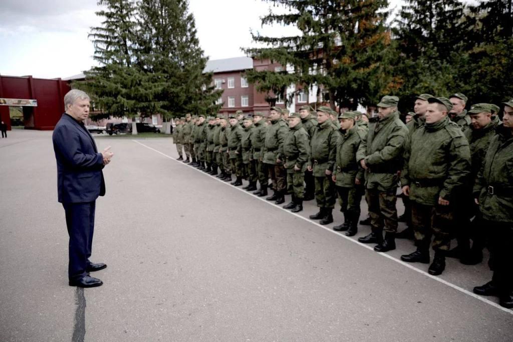 Русских встретился с ульяновцами проходящие боевое слаживание в Пензе