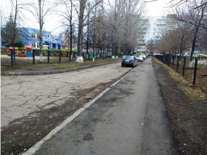 У детского сада № 206 в Заволжье появился долгожданный тротуар