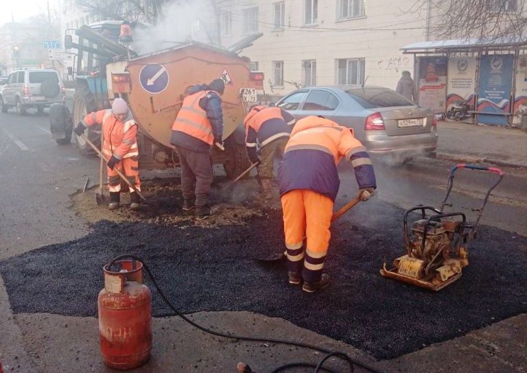 Ульяновские дорожники асфальтируют места земляных работ