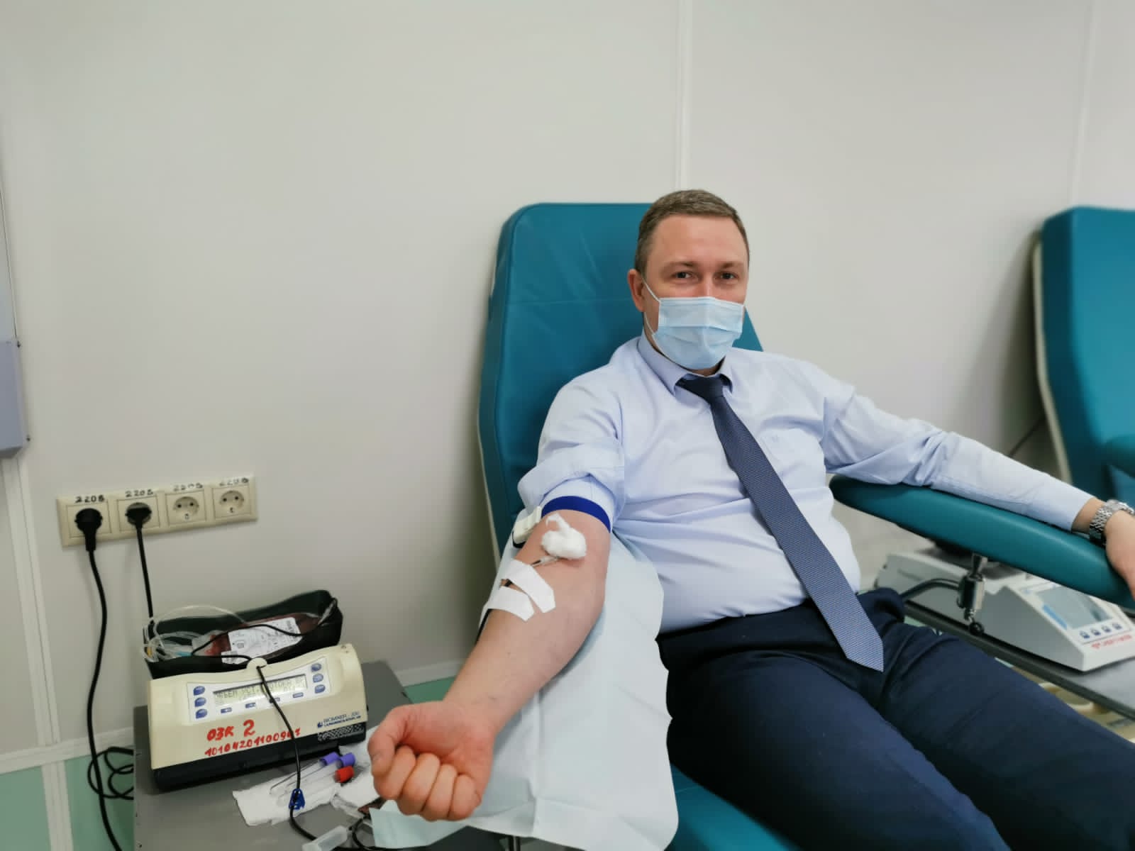 Врио главы города Ульяновска Дмитрий Зверев стал донором крови