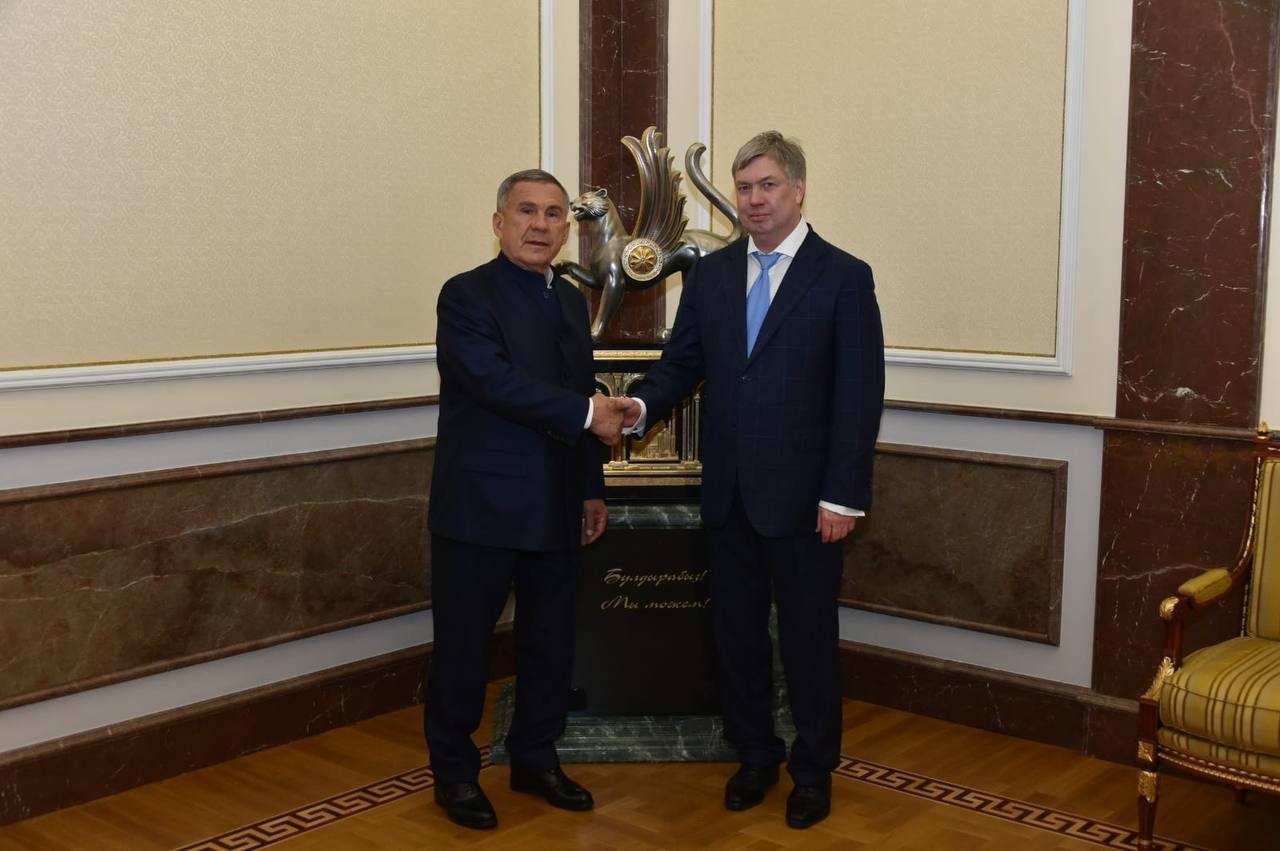 16 марта Русских в ходе визита в Казань встретился с президентом РТ Миннихановым