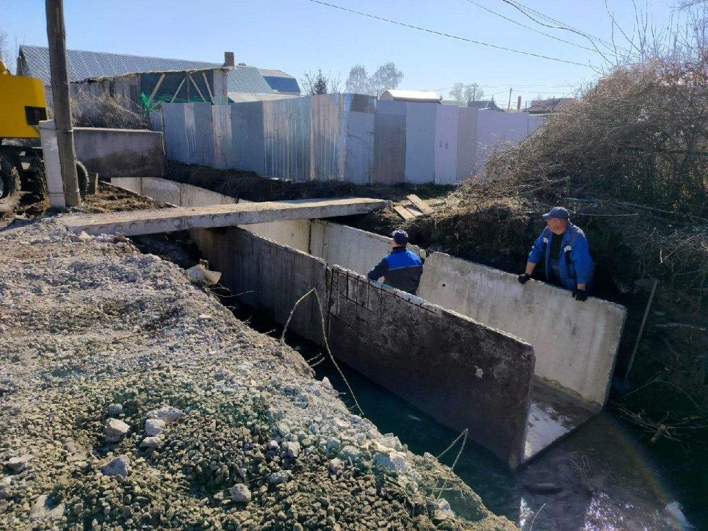 В поселке Мостовая Ульяновска укрепляют водоотводные канавы