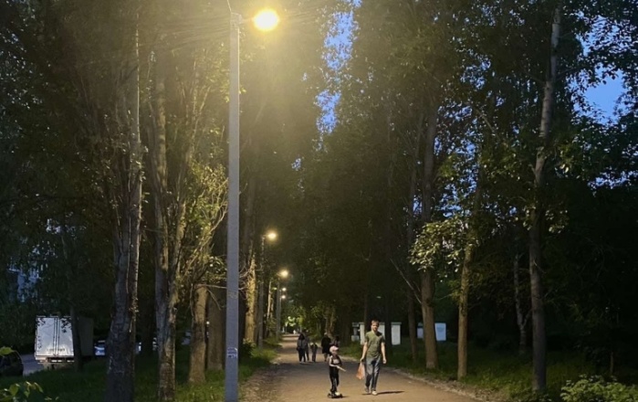 В сквере на бульваре Киевском в Ульяновске установили восемь опор освещения