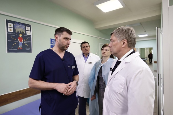 Глава Ульяновской области навестил в больнице отравившихся алкогольсодержащим напитком