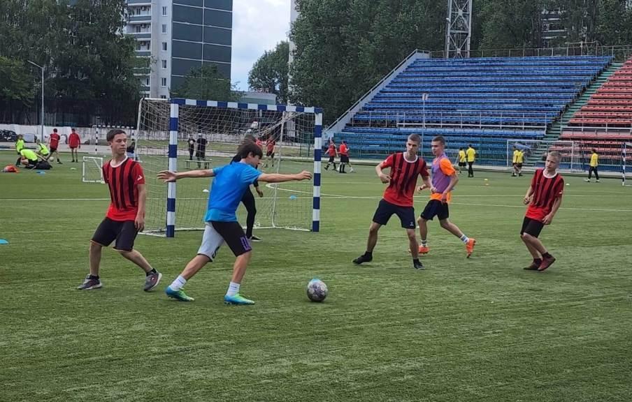 На стадионе «Старт» прошел турнир по мини-футболу среди дворовых команд Ульяновска