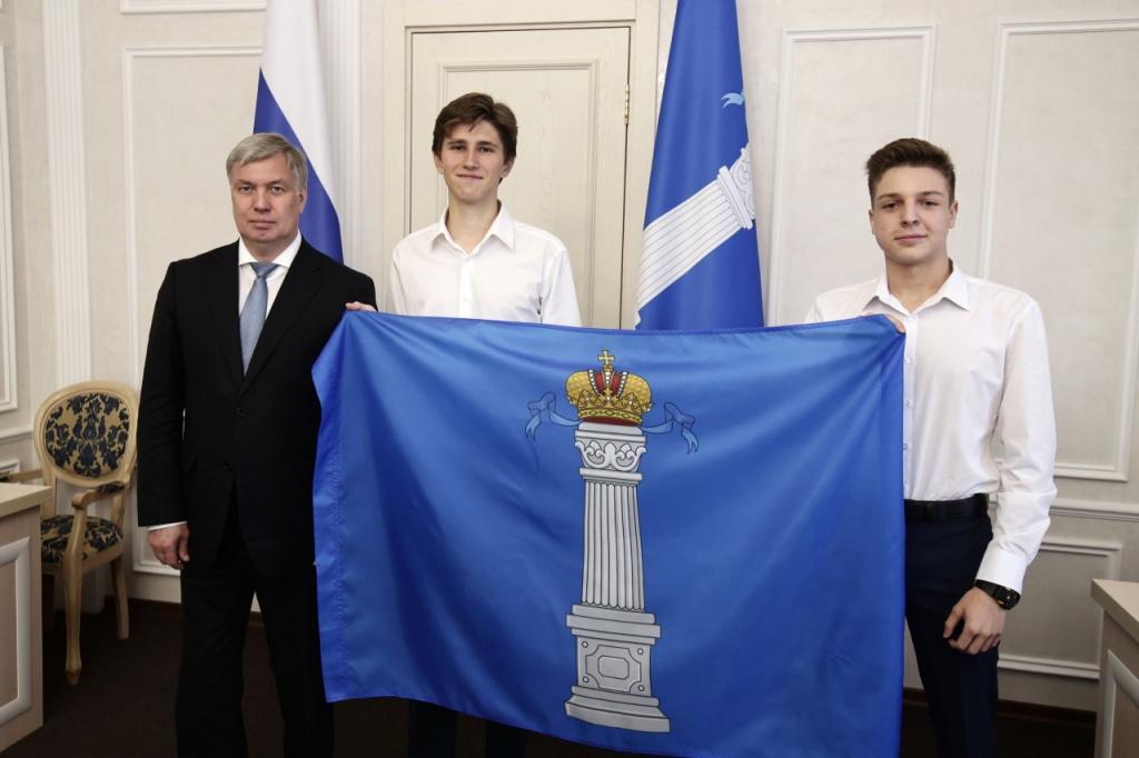 Русских встретился со школьниками победившими в федеральном конкурсе