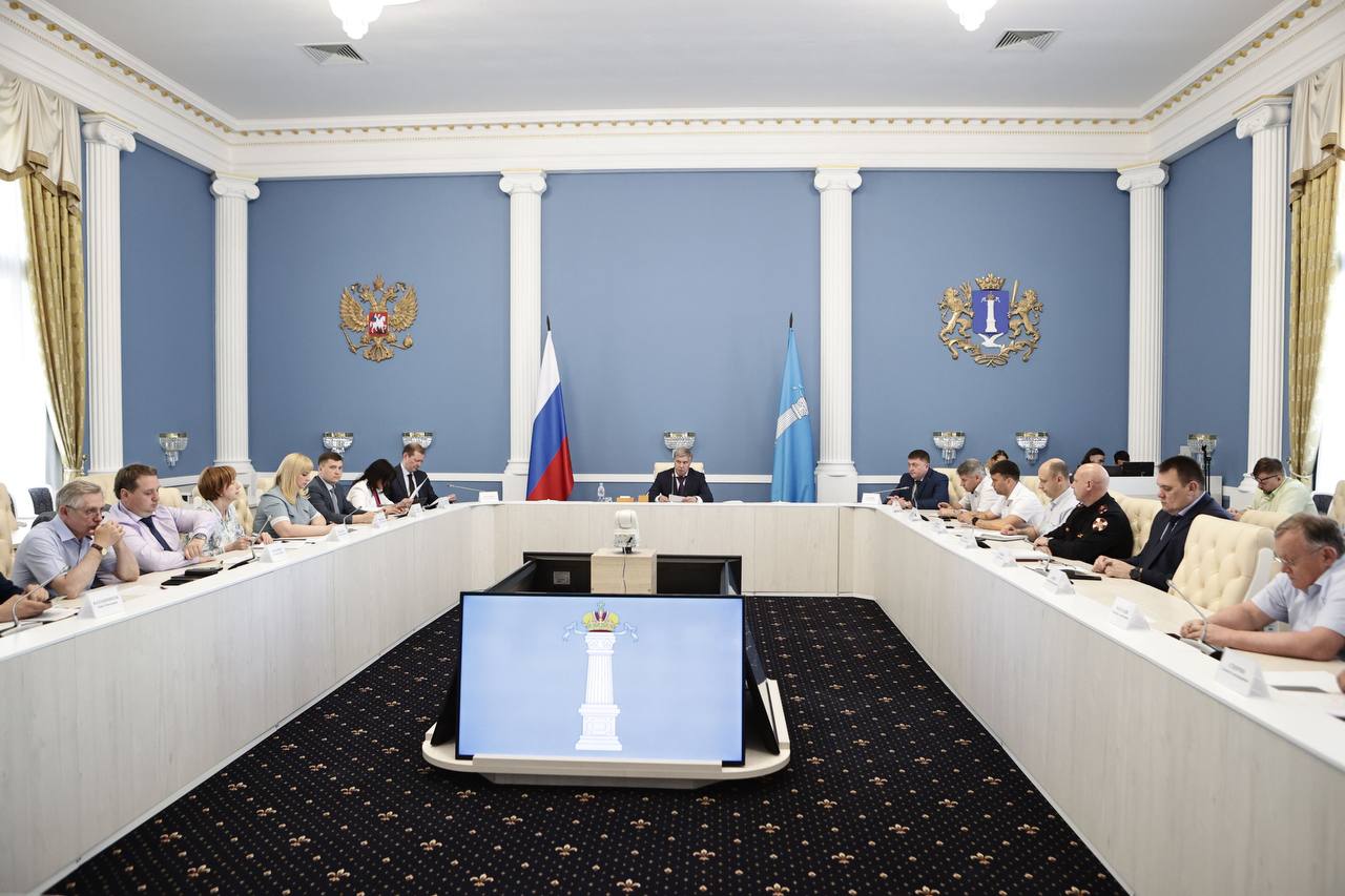 Русских обсудил с главами заводов ОПК бесперебойную работу и защищенность