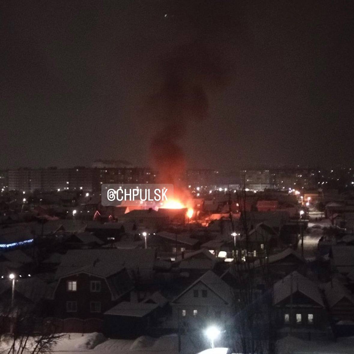 Пожар в поселке Вырыпаевка перекинулся на второй дом