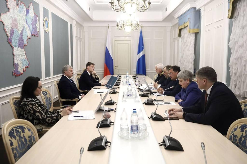 Русских обсудил с ректорами целевой набор и поддержку молспецов