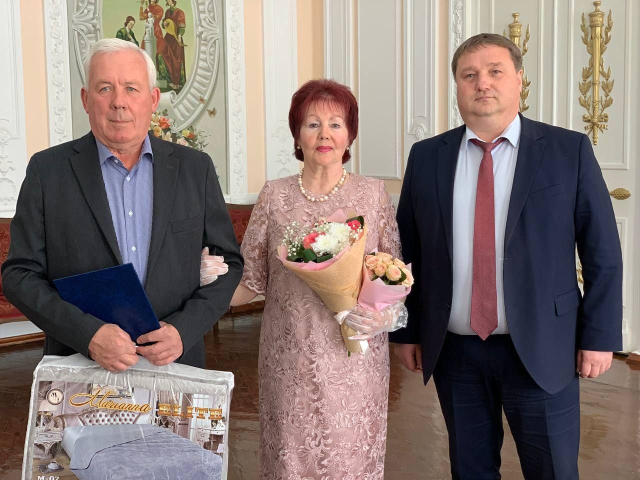 Мэр Ульяновска поздравил семью Кожевниковых с золотой свадьбой