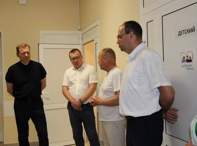 Премьер Разумков посетил медучреждения Тереньгульского района