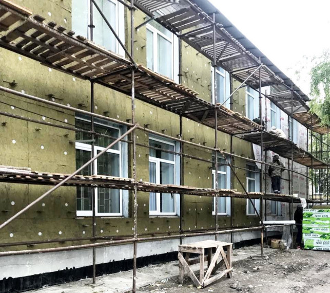 В ульяновской Детской школе искусств №12 утепляют фасад
