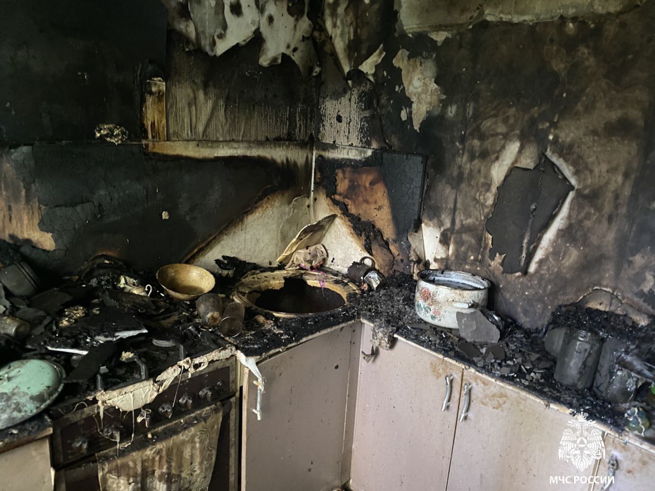 Огнеборцами спасены четыре жильцов из многоэтажки в Ульяновске